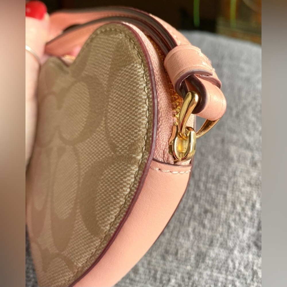 Coach X Observed By Us Heart Wristlet In Signature Canvas! NWT💗 - Picture 9 of 11